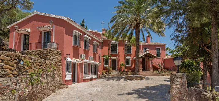 Продажа  отдельно стоящей виллы в Benahavís 2