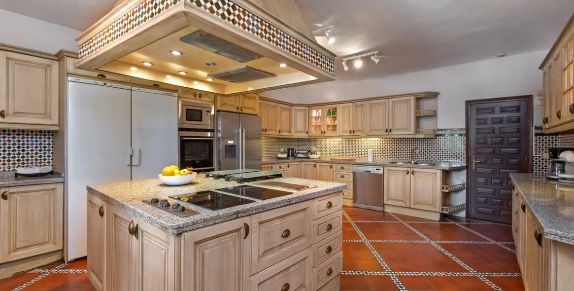 Продажа  отдельно стоящей виллы в Benahavís 12