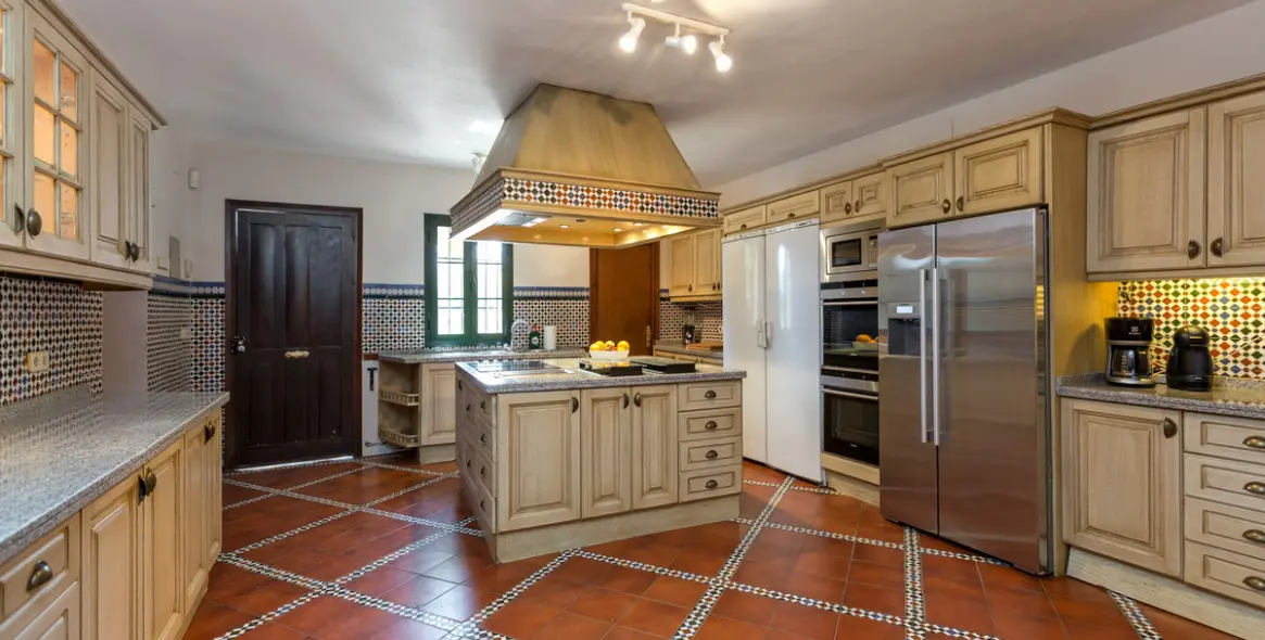 Продажа  отдельно стоящей виллы в Benahavís 13