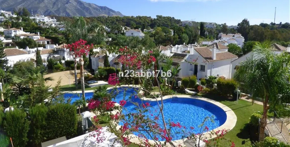 Sale of ground floor apartment in Nueva Andalucía 1