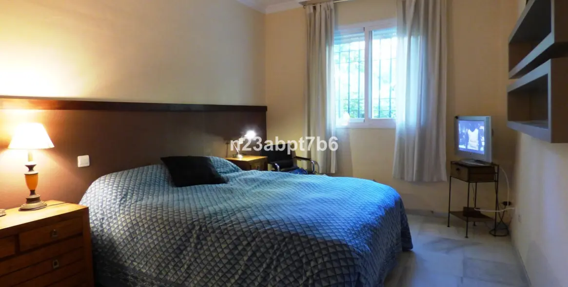 Sale of ground floor apartment in Nueva Andalucía 8