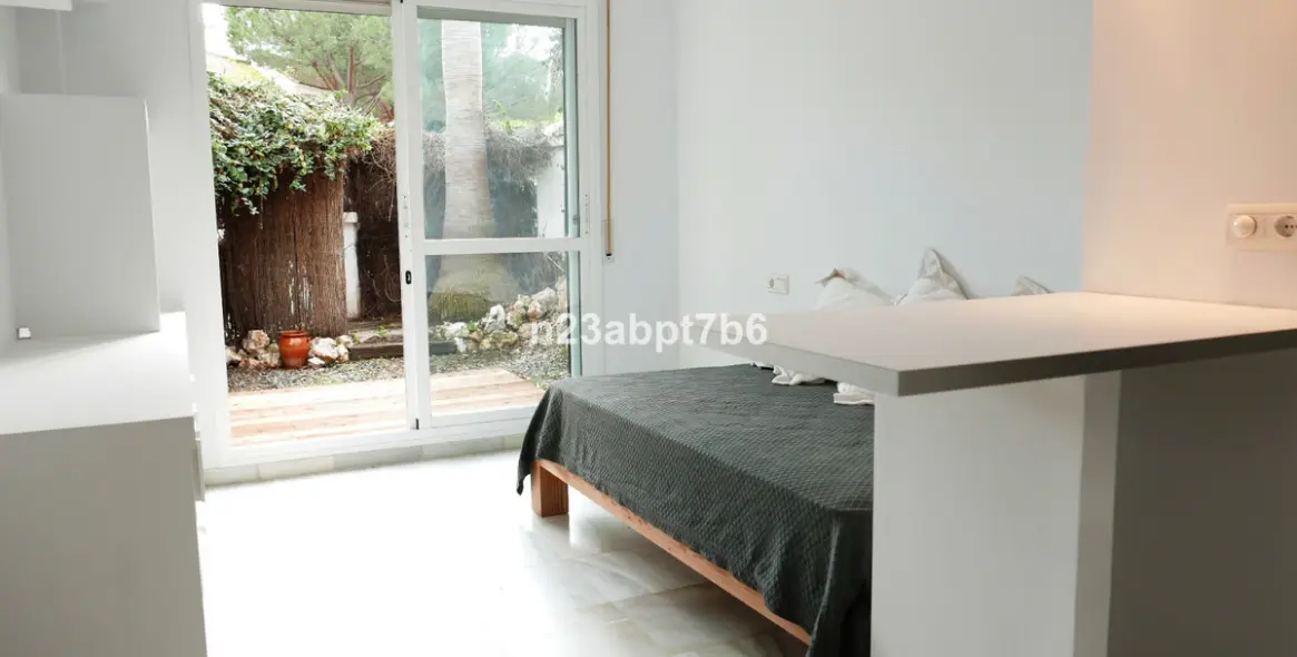 Sale of ground floor apartment in Nueva Andalucía 11