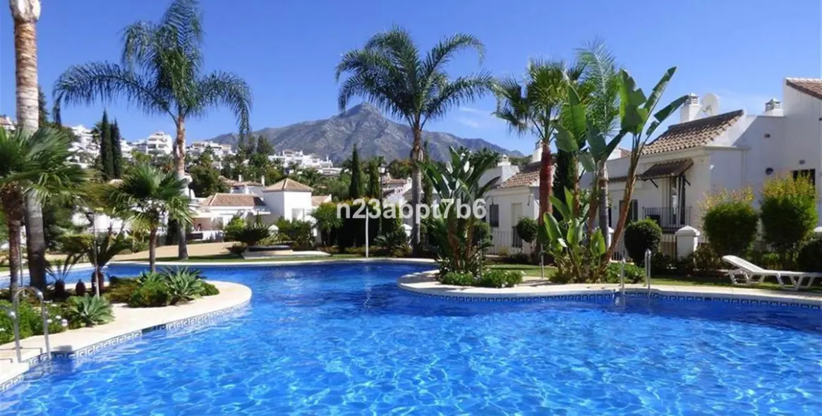 Sale of ground floor apartment in Nueva Andalucía 17