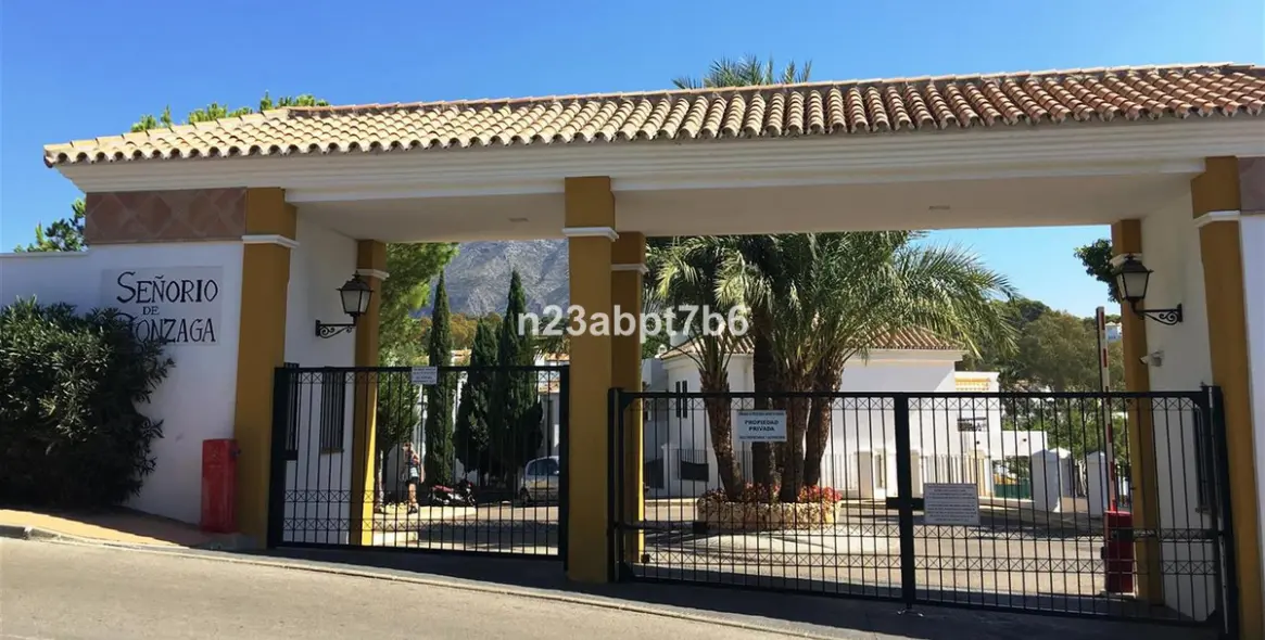 Sale of ground floor apartment in Nueva Andalucía 20
