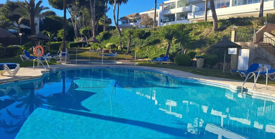 Sale of middle floor apartment in Riviera del Sol 1