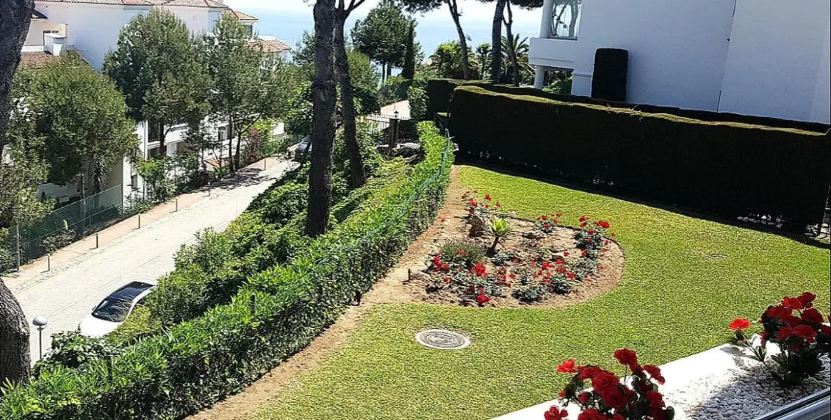 Sale of middle floor apartment in Riviera del Sol 13