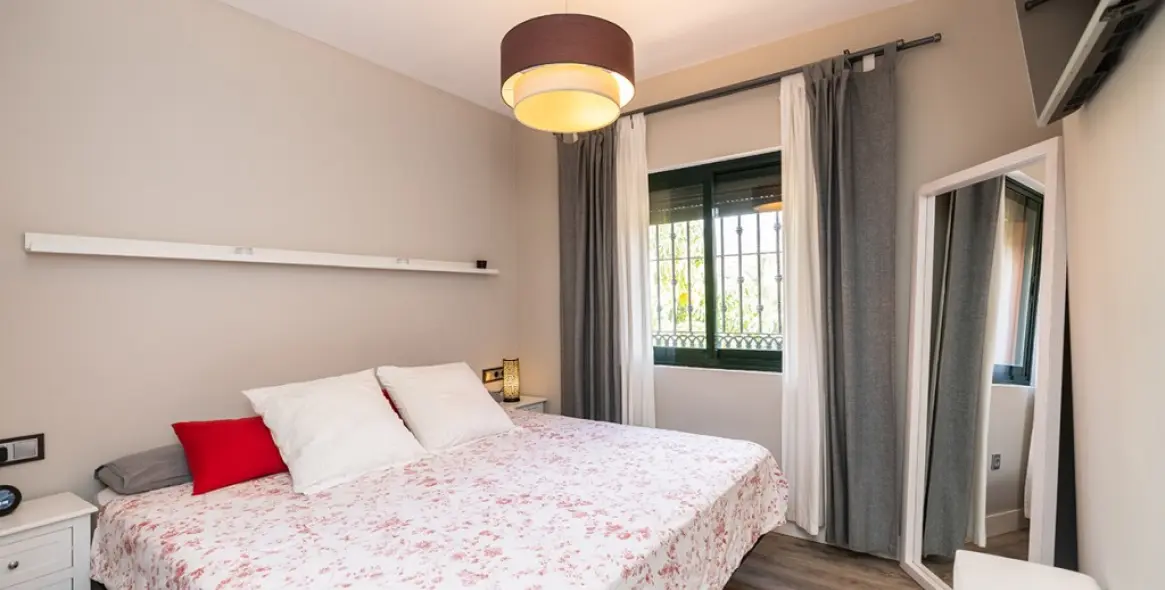 Sale of middle floor apartment in Elviria 12