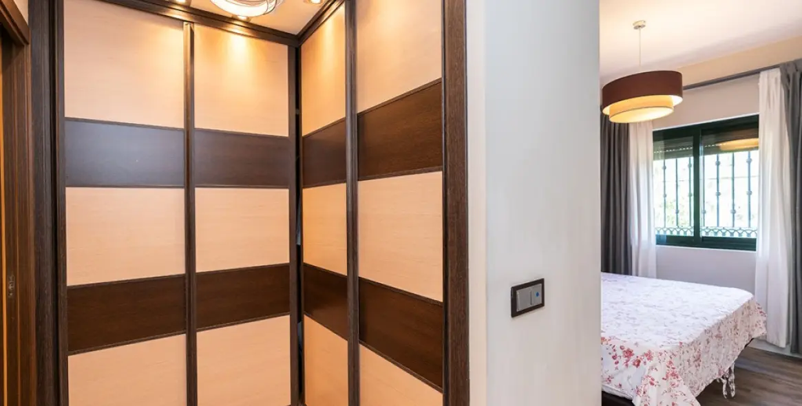 Sale of middle floor apartment in Elviria 13