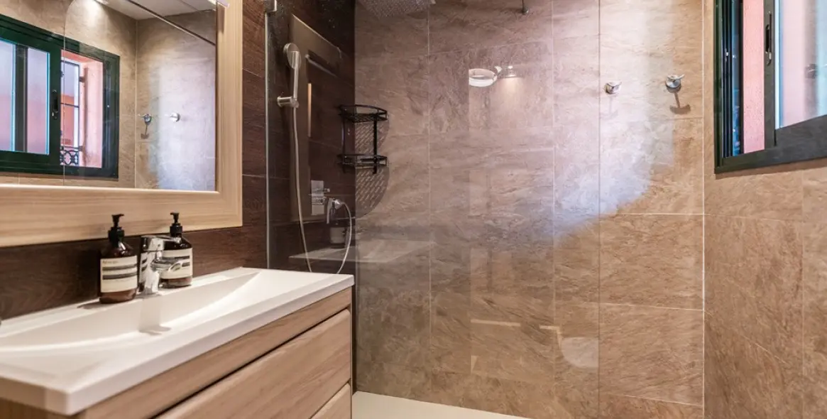 Sale of middle floor apartment in Elviria 14