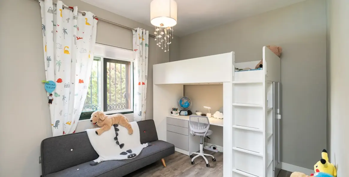 Sale of middle floor apartment in Elviria 16