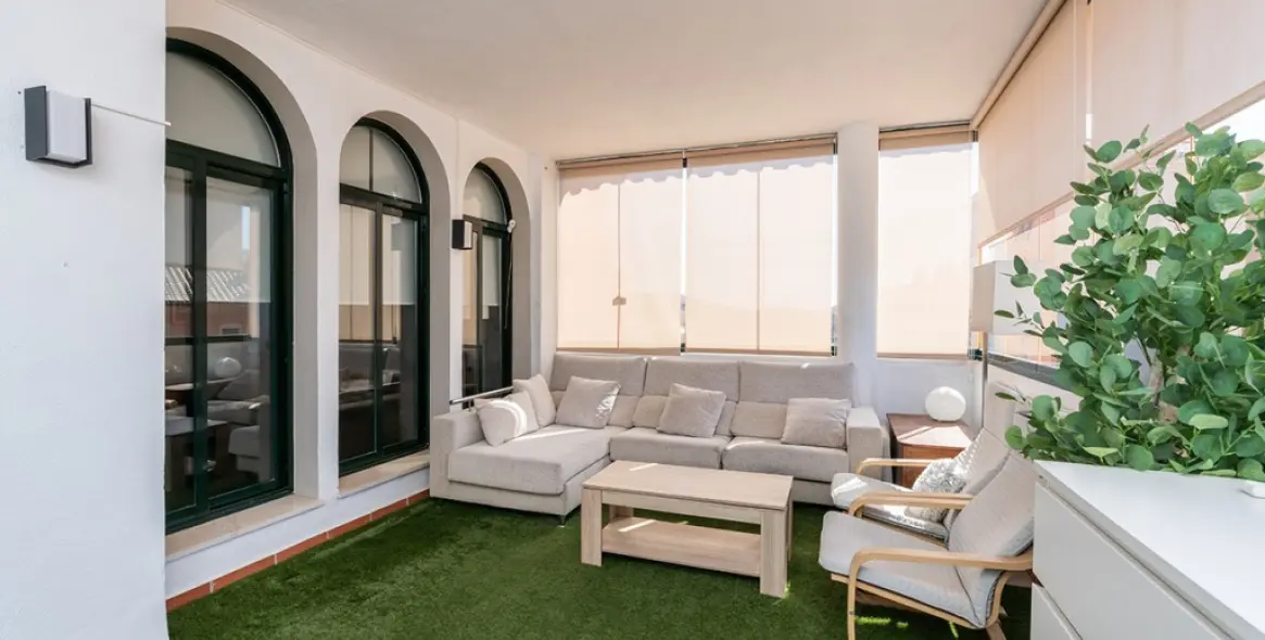 Sale of middle floor apartment in Elviria 3