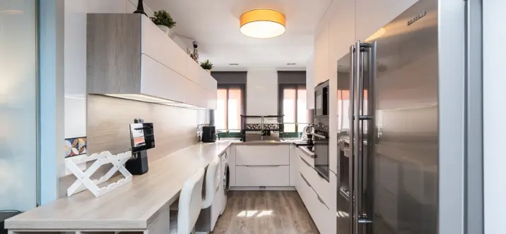 Sale of middle floor apartment in Elviria 4