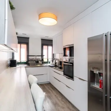 Sale of middle floor apartment in Elviria