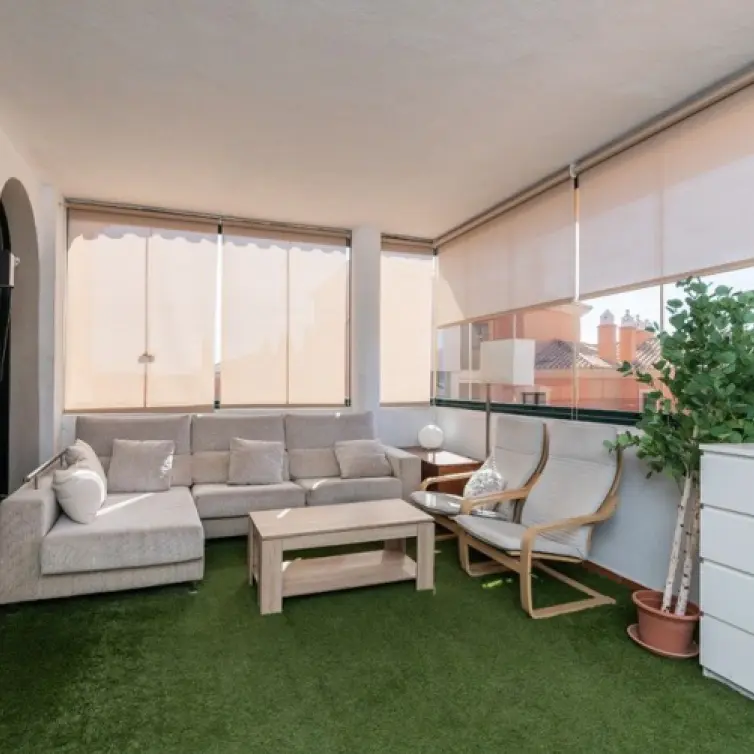 Sale of middle floor apartment in Elviria