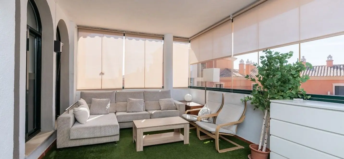 Sale of middle floor apartment in Elviria 1