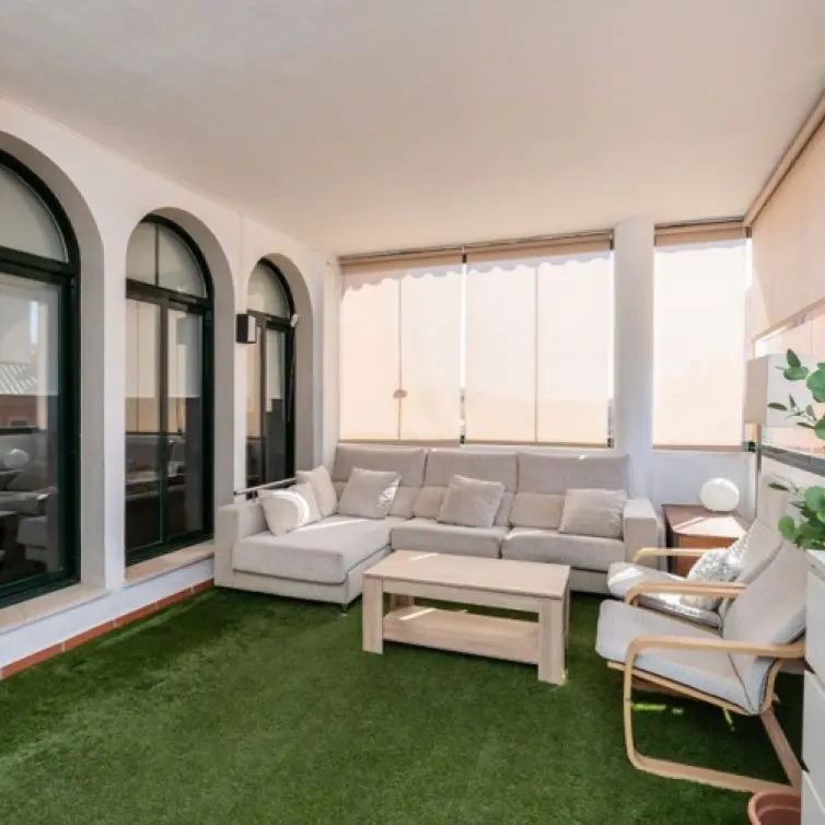 Sale of middle floor apartment in Elviria