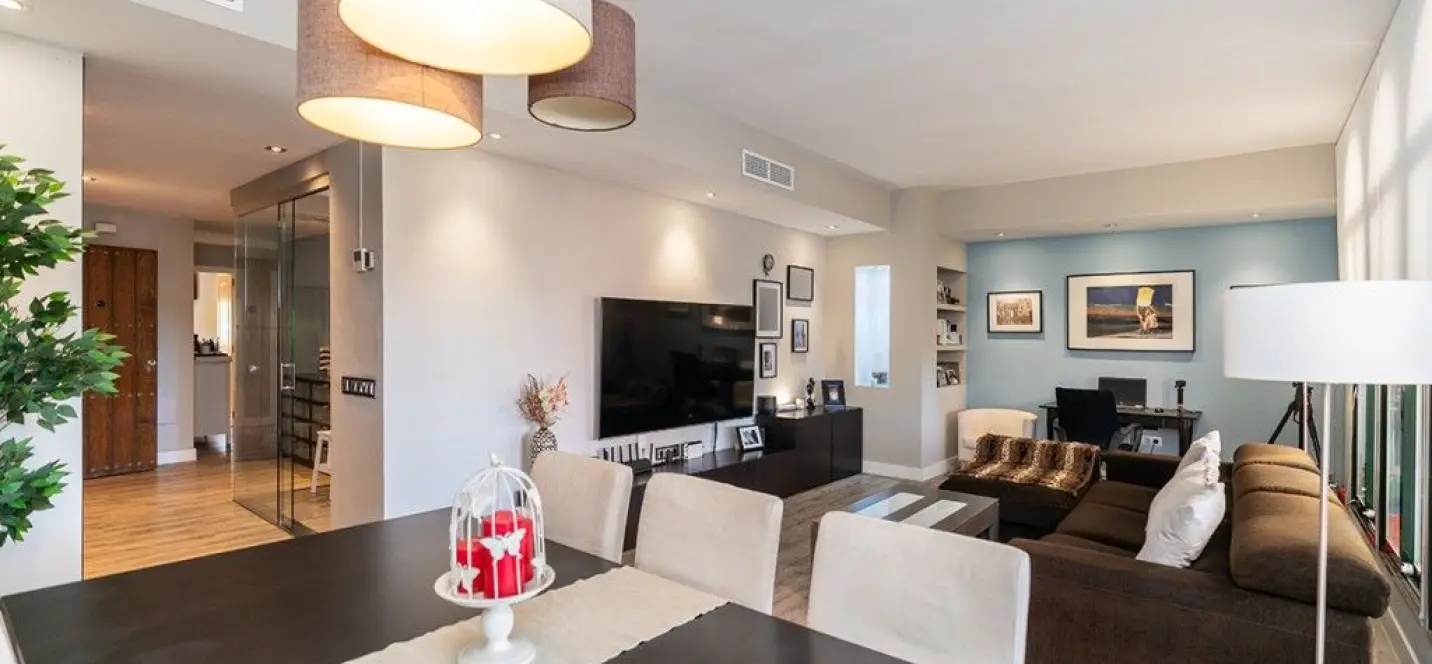 Sale of middle floor apartment in Elviria 3