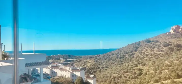 Sale of penthouse in Calahonda 2