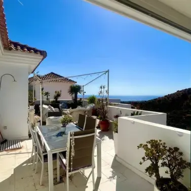 Sale of penthouse in Calahonda