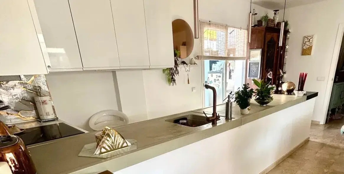 Sale of penthouse in Calahonda 5