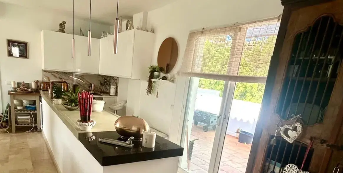 Sale of penthouse in Calahonda 6