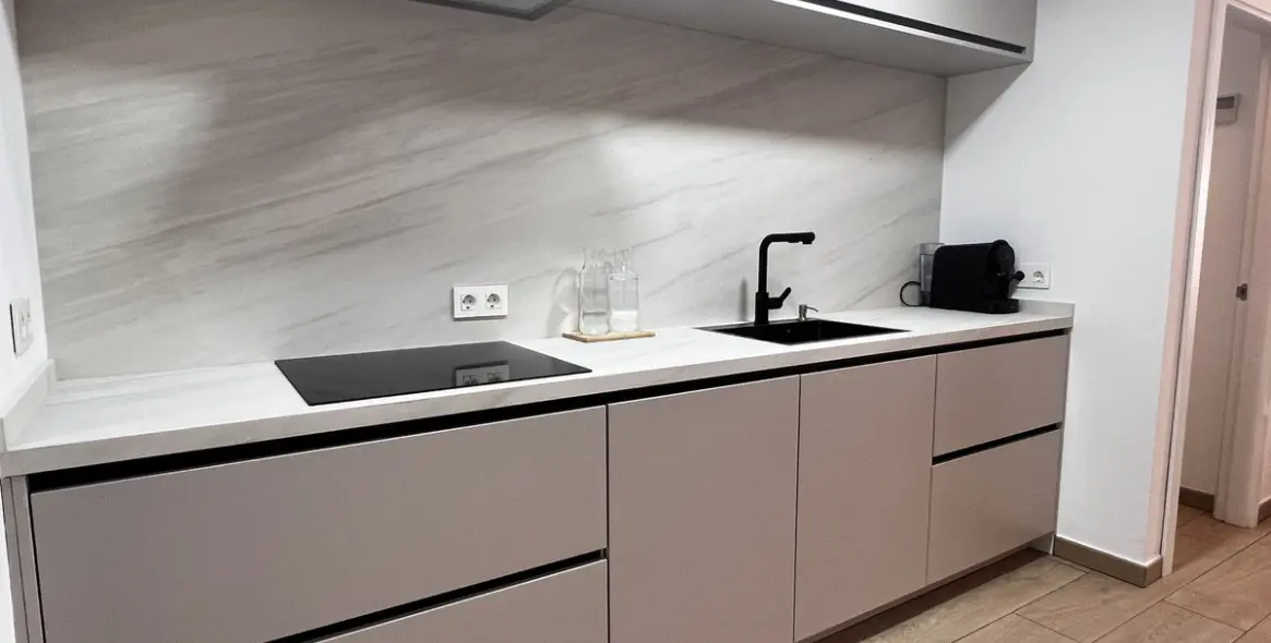 Продажа апартаментов на среднем этаже в Estepona 10