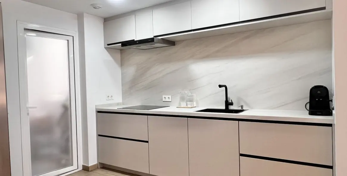 Продажа апартаментов на среднем этаже в Estepona 11