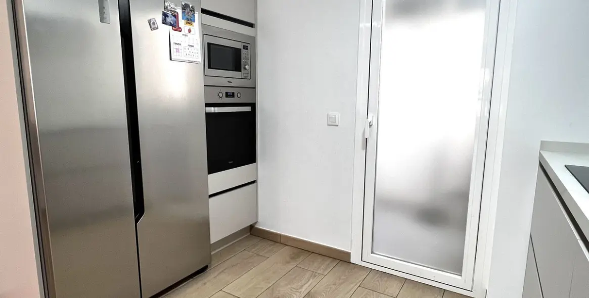 Продажа апартаментов на среднем этаже в Estepona 12