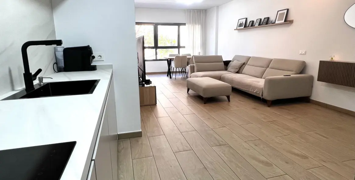 Продажа апартаментов на среднем этаже в Estepona 13