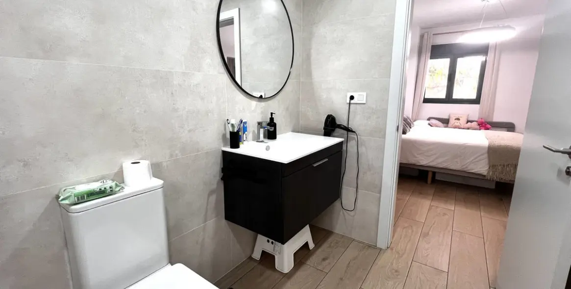 Sale of middle floor apartment in Estepona 34