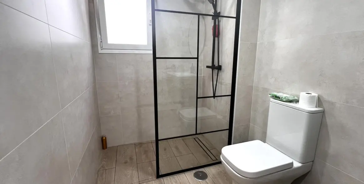 Sale of middle floor apartment in Estepona 35