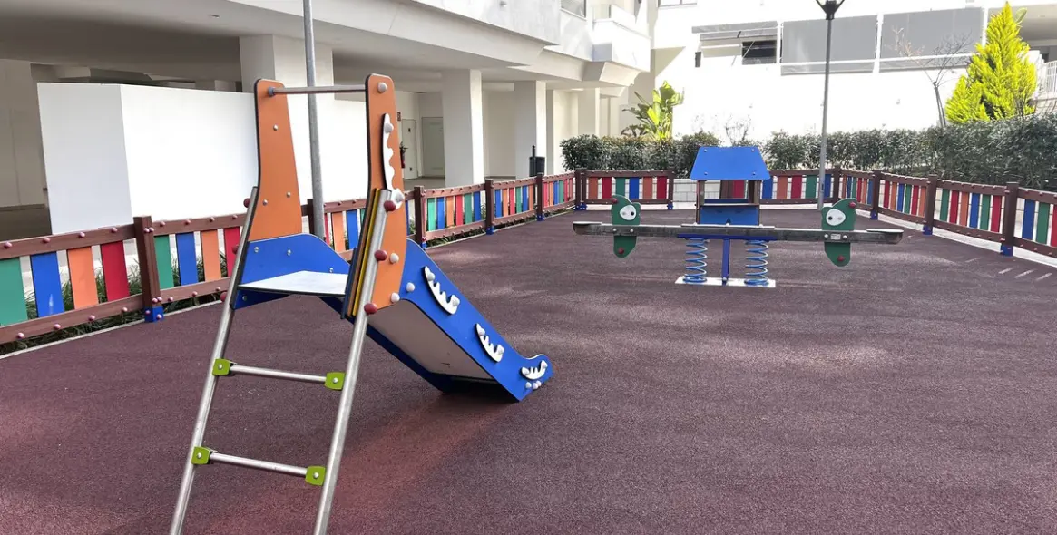 Sale of middle floor apartment in Estepona 40