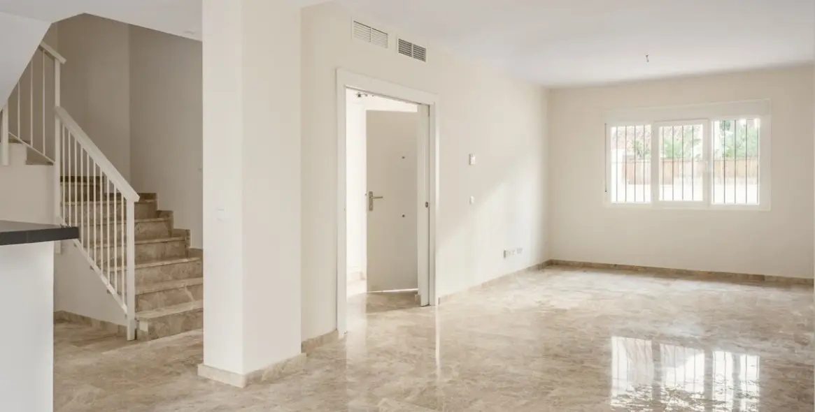 Продажа дома на две семьи в Nueva Andalucía 2