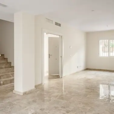 Продажа дома на две семьи в Nueva Andalucía