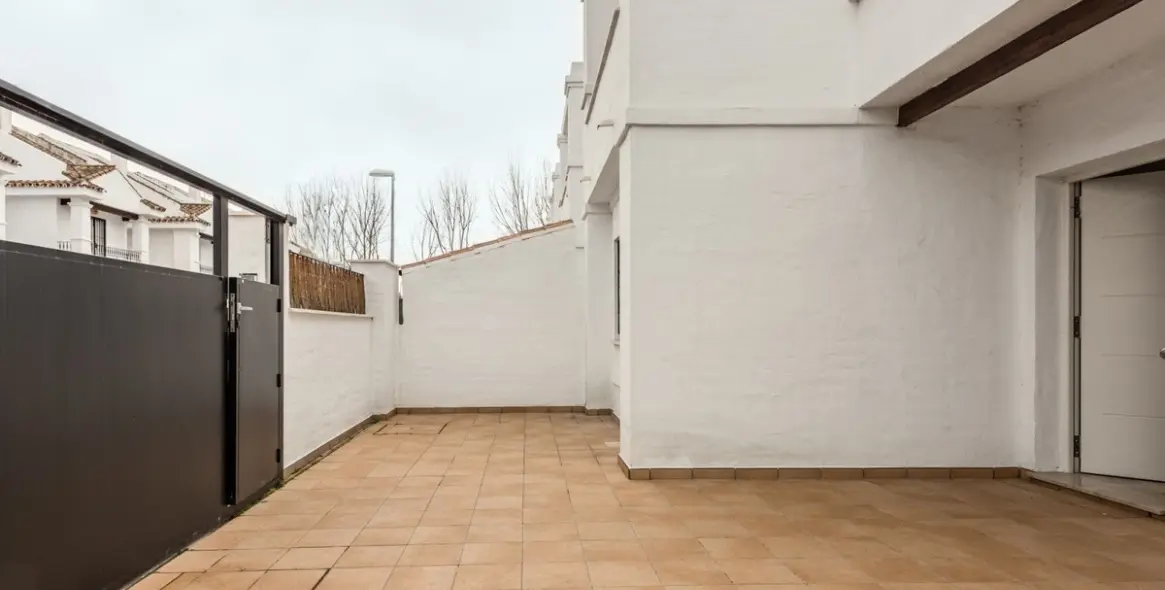 Продажа дома на две семьи в Nueva Andalucía 3