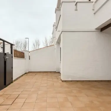 Продажа дома на две семьи в Nueva Andalucía