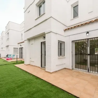 Продажа дома на две семьи в Nueva Andalucía