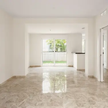 Продажа дома на две семьи в Nueva Andalucía