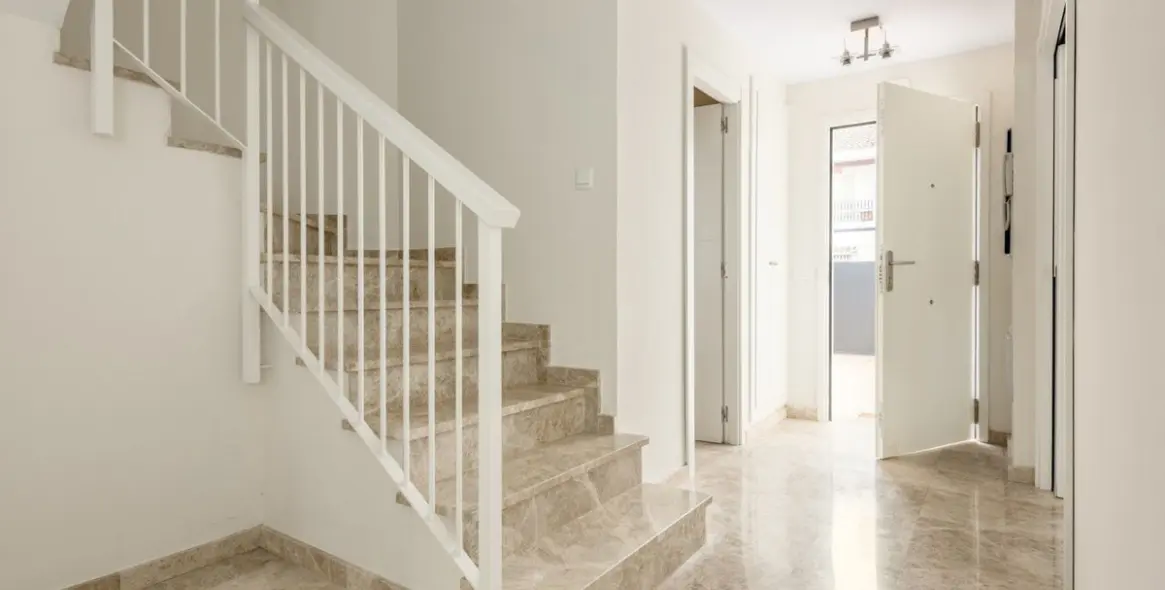 Продажа дома на две семьи в Nueva Andalucía 8