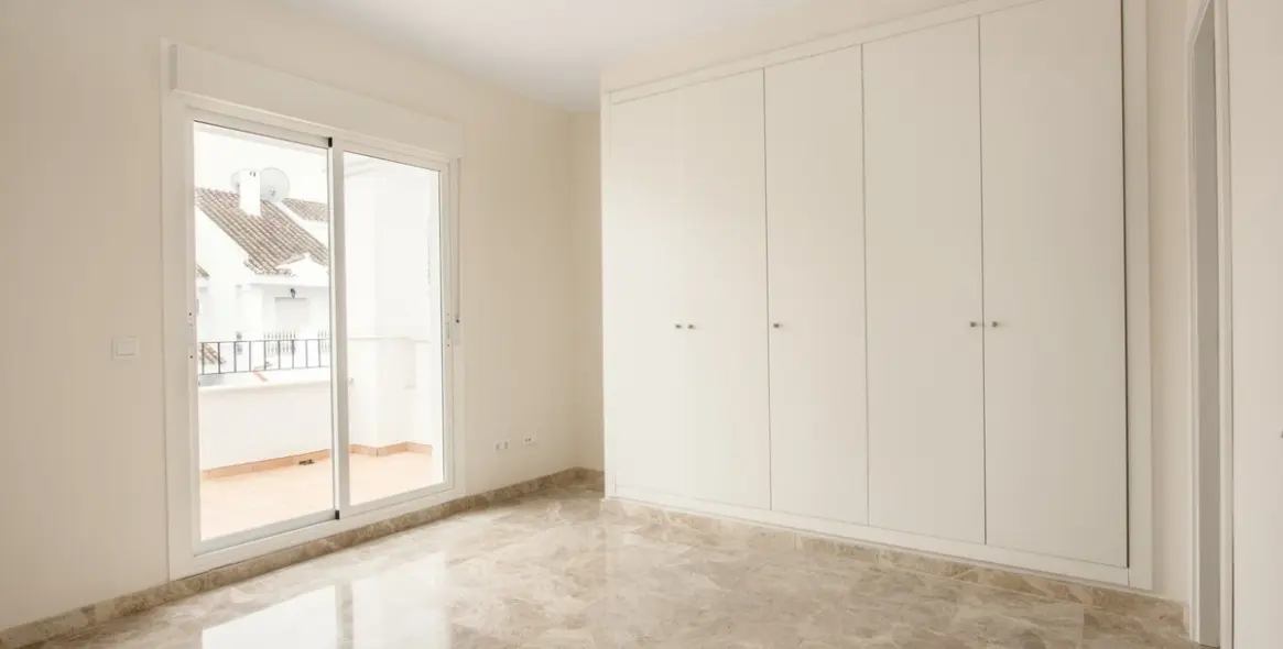 Продажа дома на две семьи в Nueva Andalucía 9