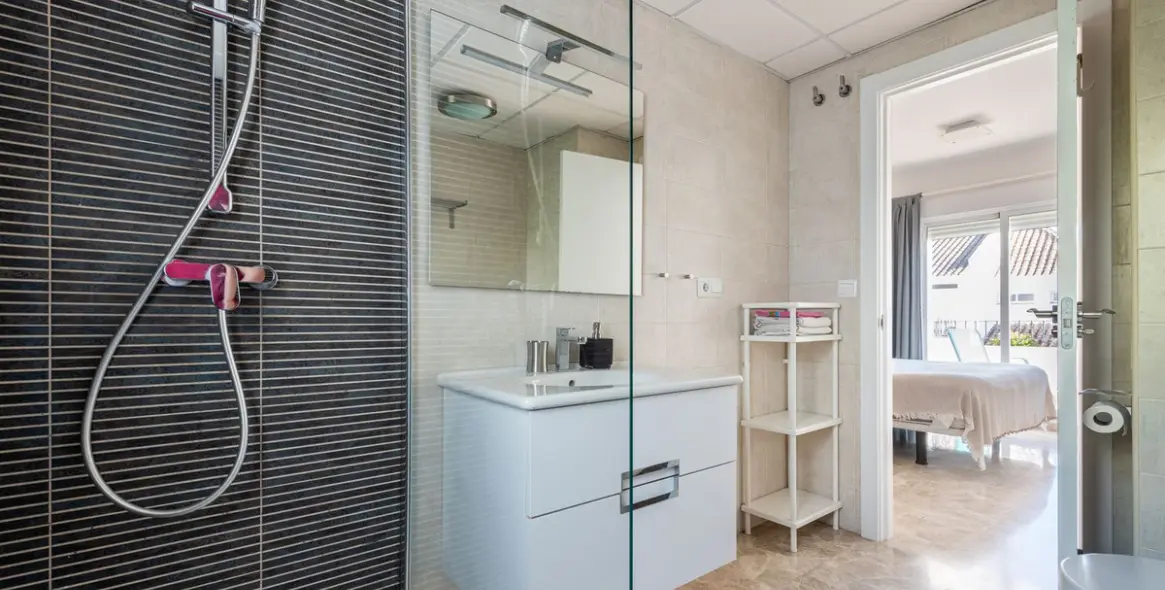 Продажа дома на две семьи в Nueva Andalucía 18