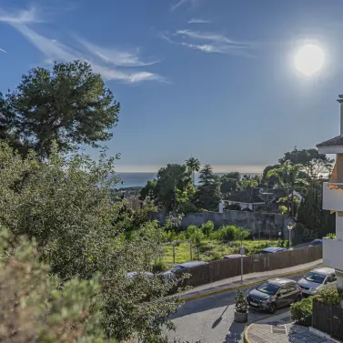 Sale of middle floor apartment in The Golden Mile