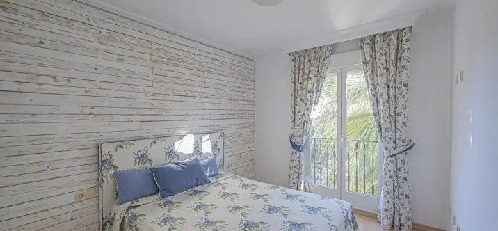 Sale of middle floor apartment in The Golden Mile 3