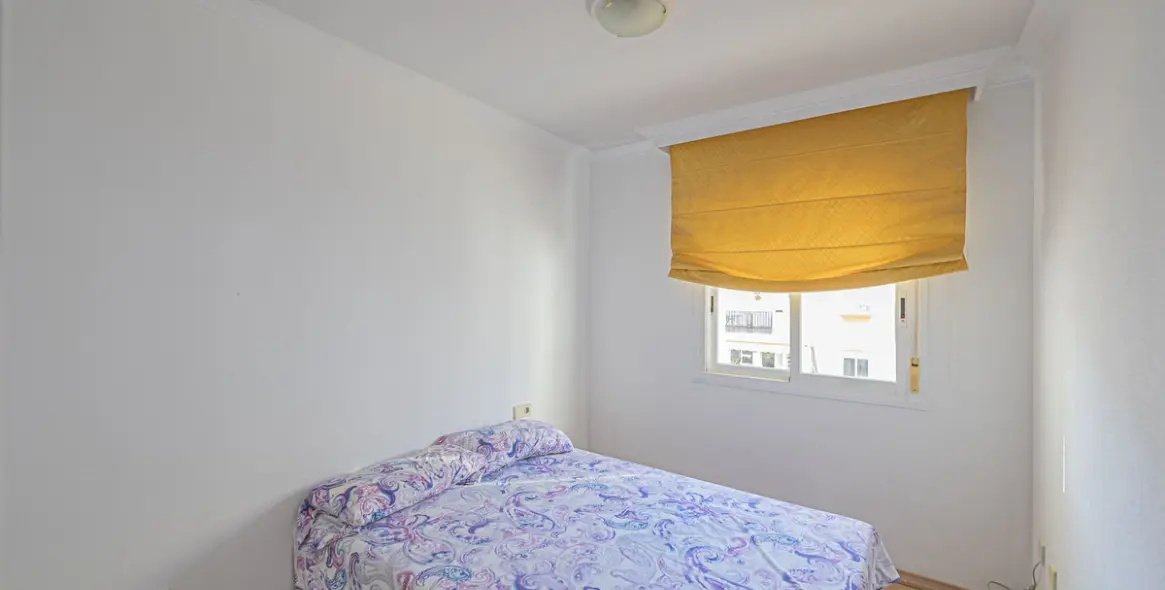 Sale of middle floor apartment in The Golden Mile 10