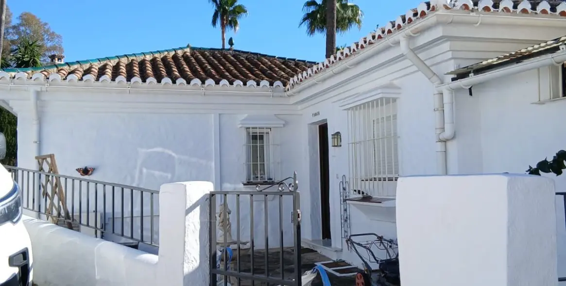 Sale of detached villa in El Padron 1