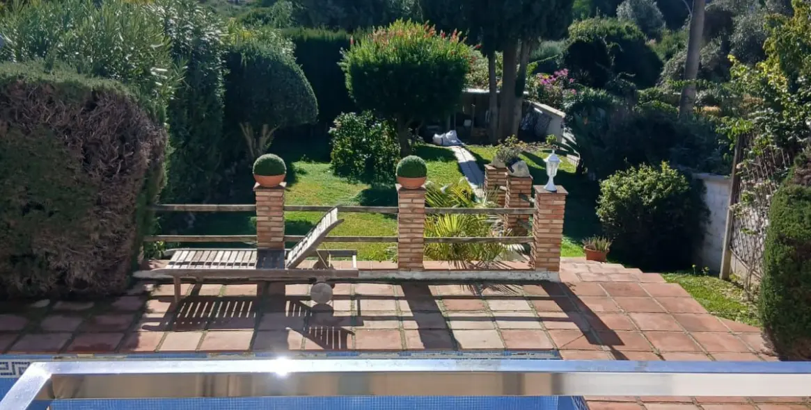 Sale of detached villa in El Padron 2