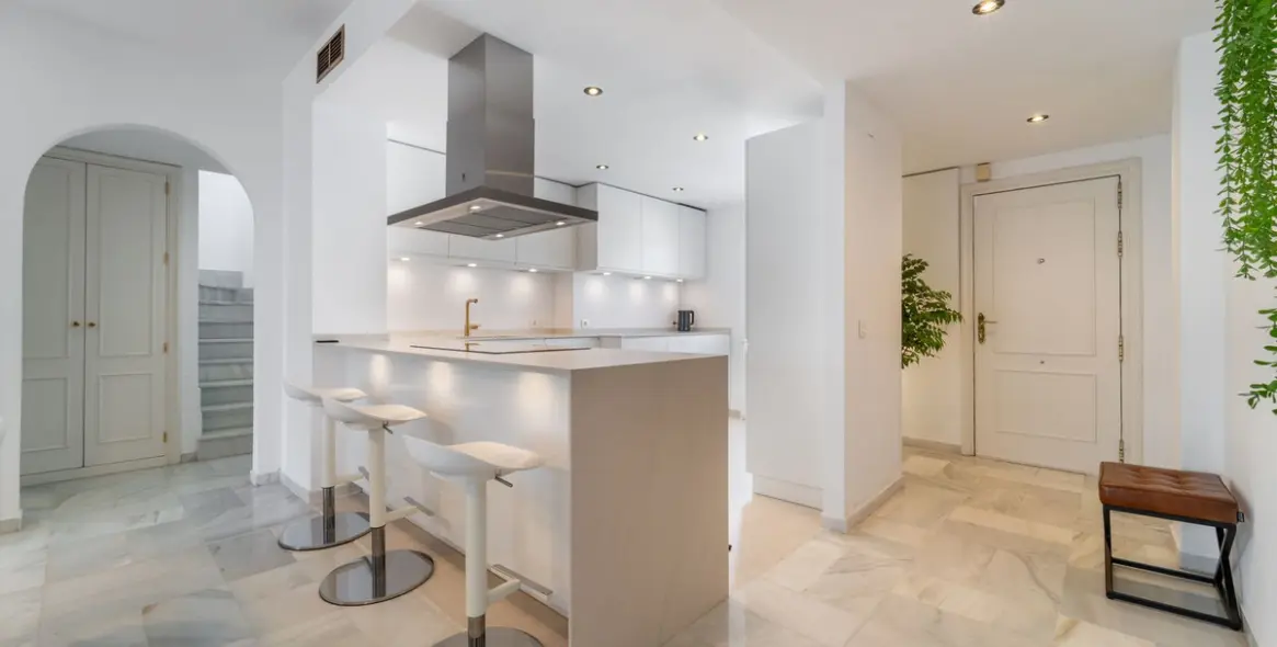 Продажа двухуровневого пентхауса в Nagüeles 8