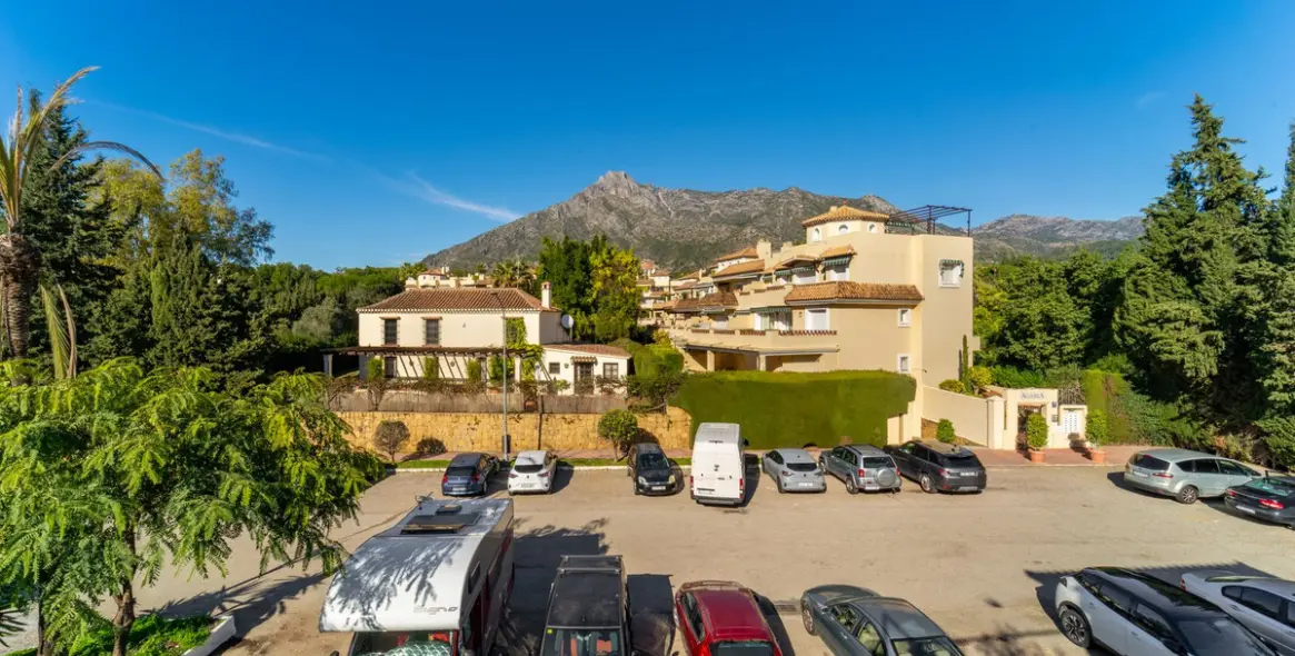 Sale of penthouse duplex in Nagüeles 37