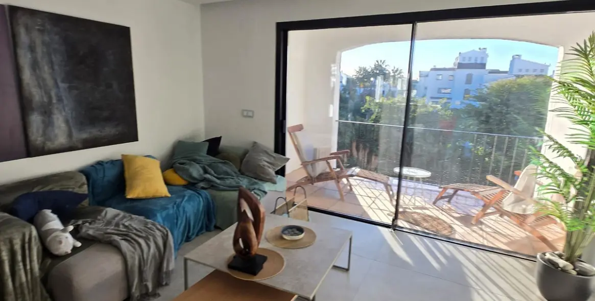 Venta de apartamento en planta media en Puerto Banús 7