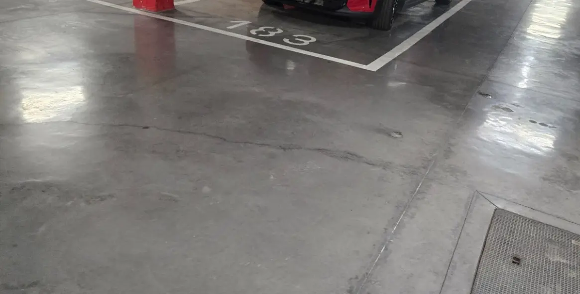 Venta de apartamento en planta media en Puerto Banús 13